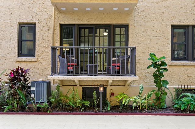 130 4TH AVENUE N 105, St Petersburg, FL 33701