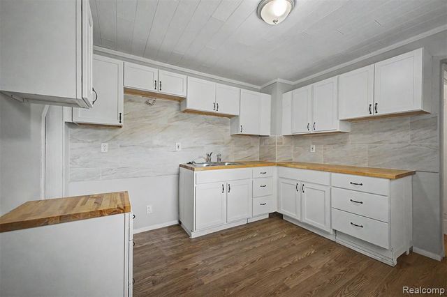 40 W Benson Street, Ecorse, MI 48229