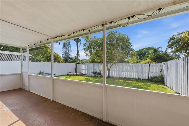 11140 SW 11th Place, Davie, FL 33324