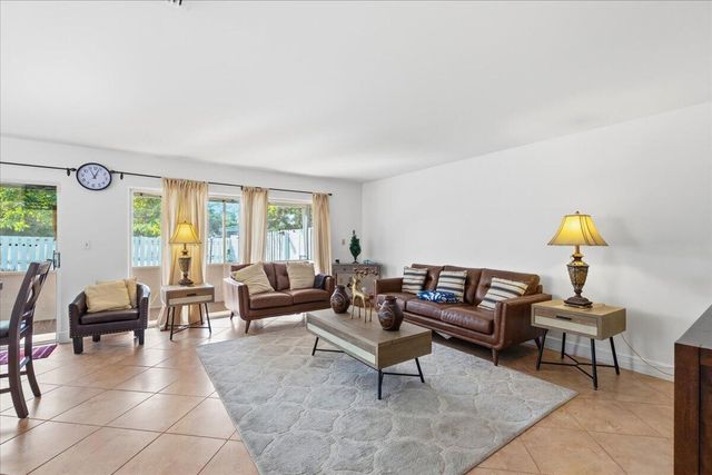 11140 SW 11th Place, Davie, FL 33324