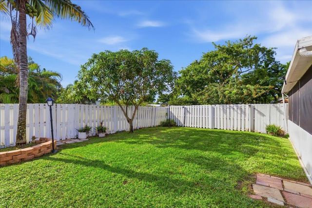 11140 SW 11th Place, Davie, FL 33324