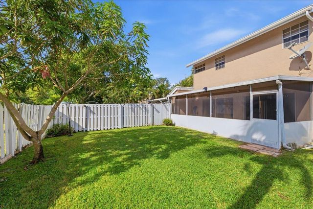 11140 SW 11th Place, Davie, FL 33324