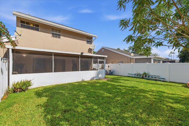 11140 SW 11th Place, Davie, FL 33324