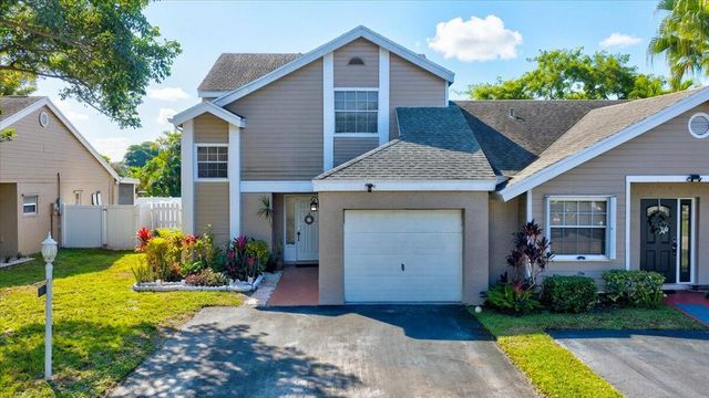 11140 SW 11th Place, Davie, FL 33324