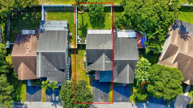 11140 SW 11th Place, Davie, FL 33324