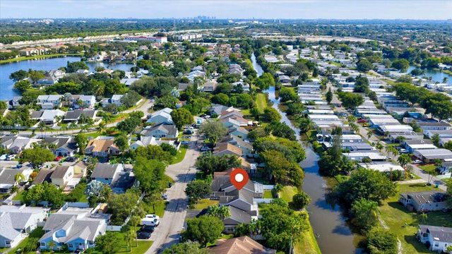 11140 SW 11th Place, Davie, FL 33324