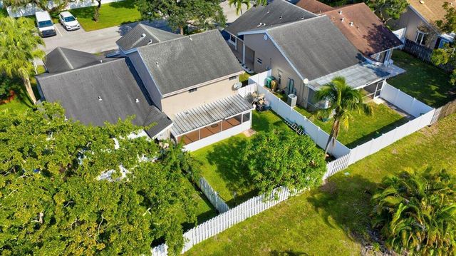 11140 SW 11th Place, Davie, FL 33324