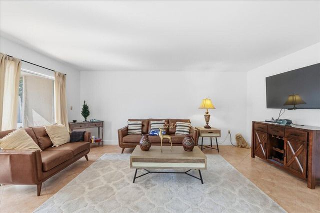 11140 SW 11th Place, Davie, FL 33324