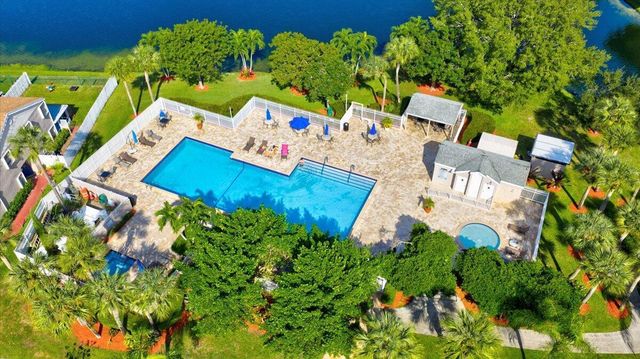 11140 SW 11th Place, Davie, FL 33324