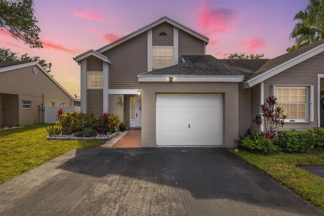 11140 SW 11th Place, Davie, FL 33324