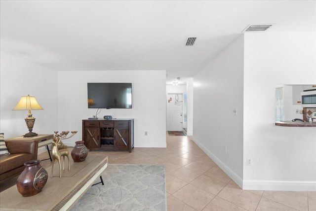 11140 SW 11th Place, Davie, FL 33324