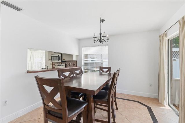 11140 SW 11th Place, Davie, FL 33324