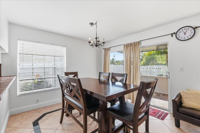 11140 SW 11th Place, Davie, FL 33324