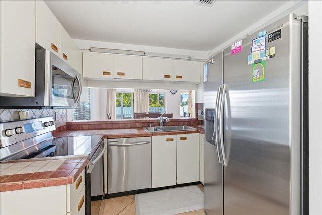 11140 SW 11th Place, Davie, FL 33324