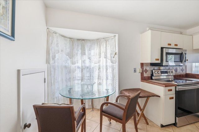 11140 SW 11th Place, Davie, FL 33324