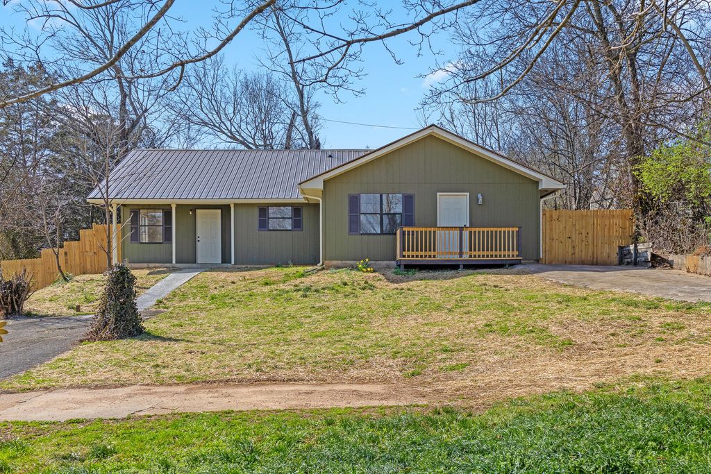 104 Pine Street, Athens, TN 37303