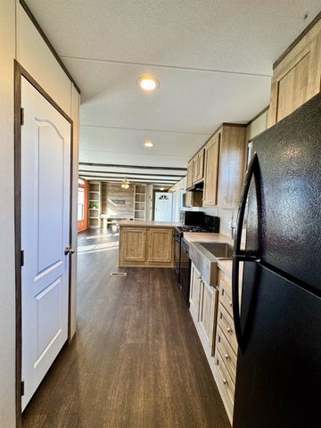 2067 16 Road, Loma, CO 81524