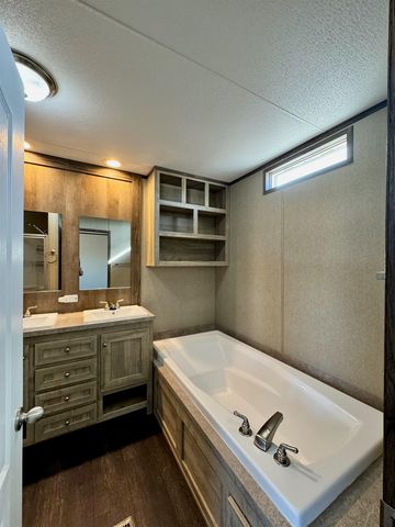 2067 16 Road, Loma, CO 81524