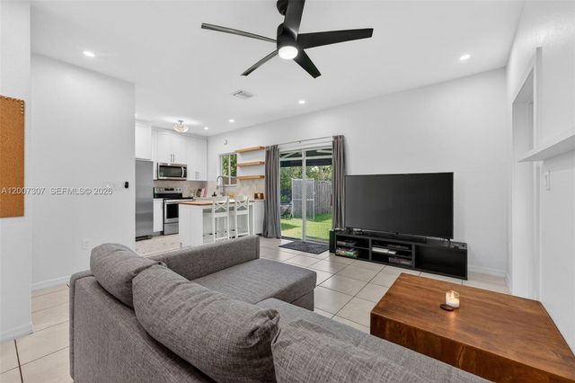 12310 SW 216th St, Miami, FL 33170