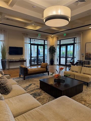 3483 W 97th St, Hialeah, FL 33018