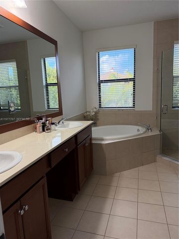 3483 W 97th St, Hialeah, FL 33018