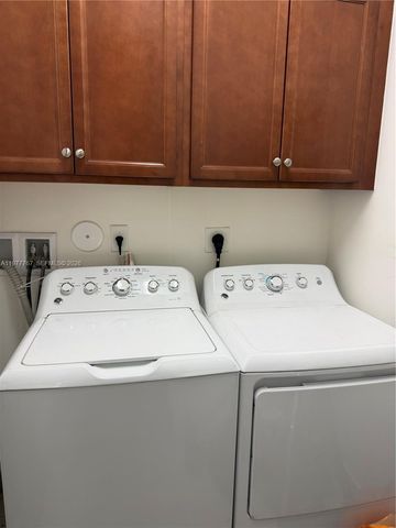 3483 W 97th St, Hialeah, FL 33018