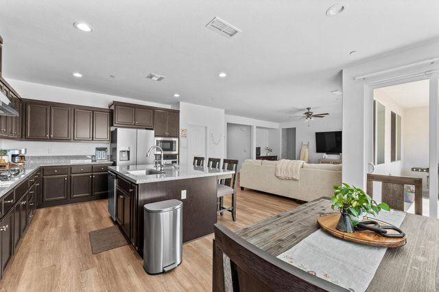 179 Ocean Court, Tulare, CA 93274