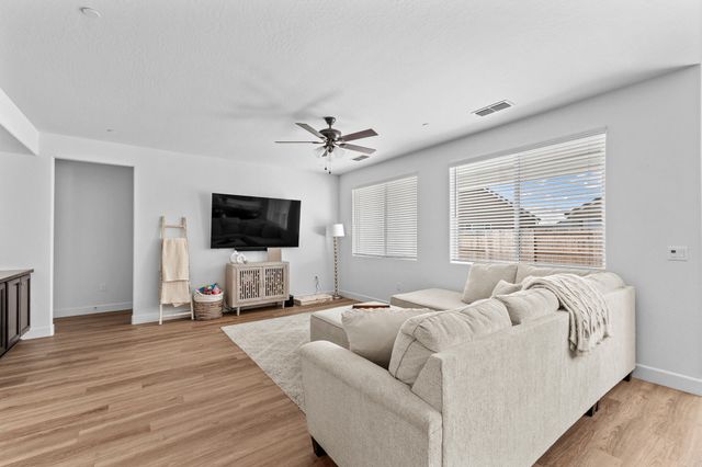 179 Ocean Court, Tulare, CA 93274