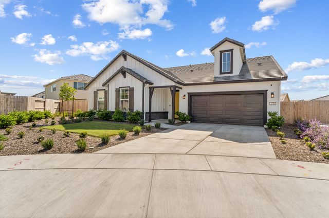 179 Ocean Court, Tulare, CA 93274