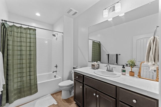 179 Ocean Court, Tulare, CA 93274