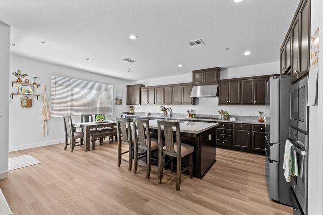 179 Ocean Court, Tulare, CA 93274