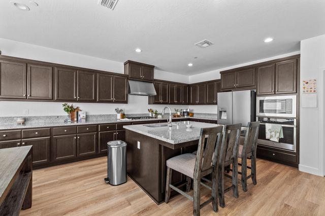 179 Ocean Court, Tulare, CA 93274