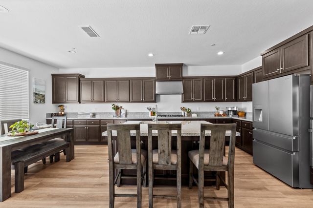 179 Ocean Court, Tulare, CA 93274