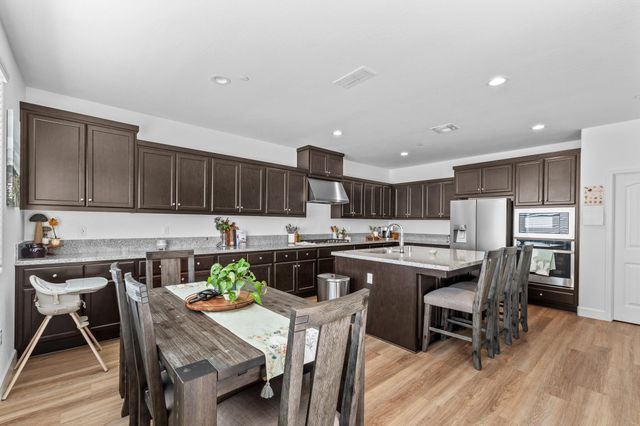 179 Ocean Court, Tulare, CA 93274