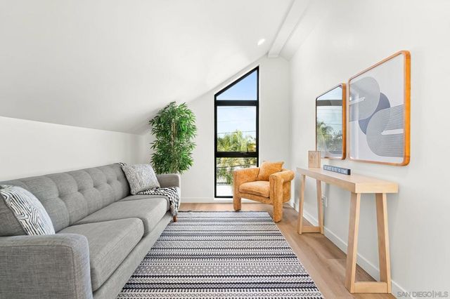 3322 28 Nile St, San Diego, CA 92104