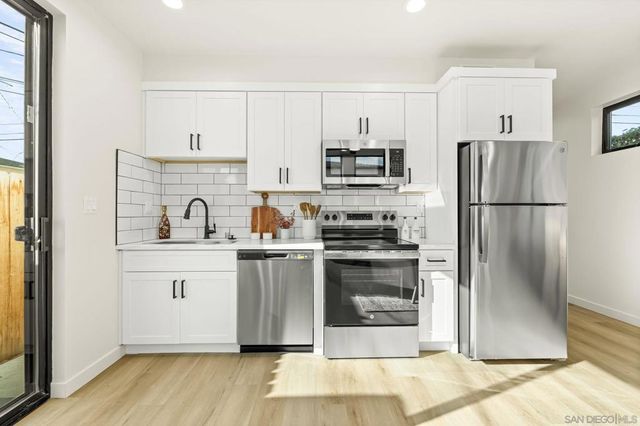 3322 28 Nile St, San Diego, CA 92104