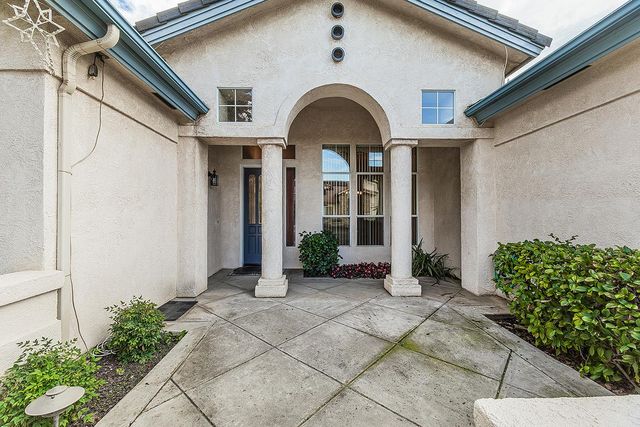 873 E Green Acres Drive, Fresno, CA 93720