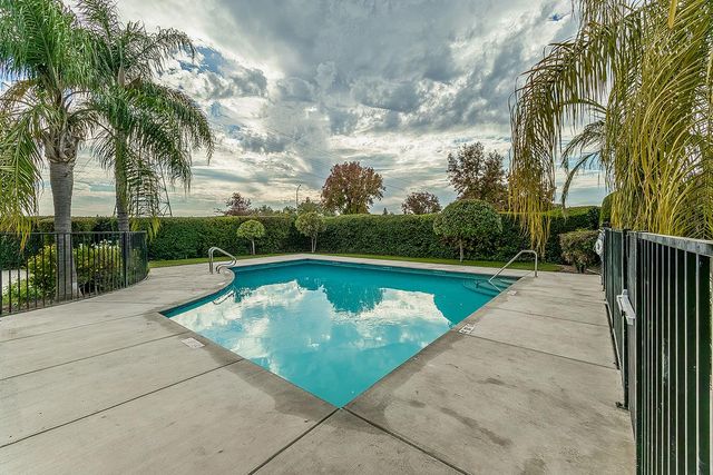 873 E Green Acres Drive, Fresno, CA 93720