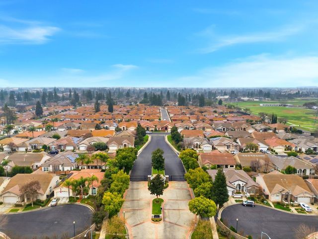 873 E Green Acres Drive, Fresno, CA 93720