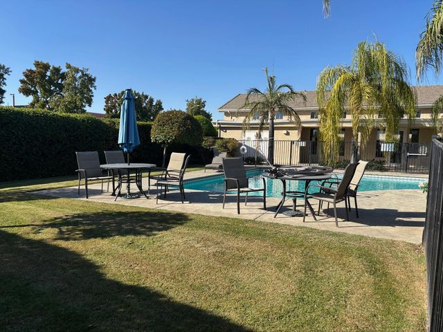 873 E Green Acres Drive, Fresno, CA 93720