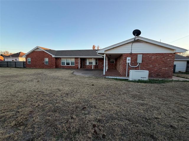 705 E Whitmer, Sentinel, OK 73664