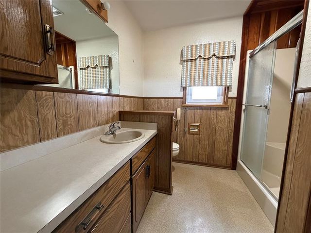 705 E Whitmer, Sentinel, OK 73664