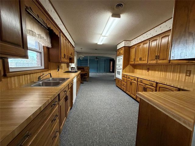 705 E Whitmer, Sentinel, OK 73664