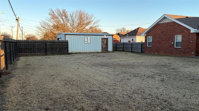 705 E Whitmer, Sentinel, OK 73664