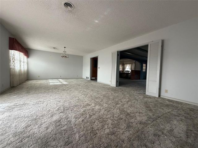 705 E Whitmer, Sentinel, OK 73664