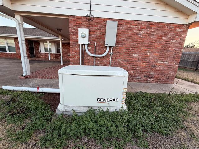 705 E Whitmer, Sentinel, OK 73664