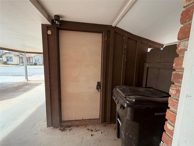 705 E Whitmer, Sentinel, OK 73664