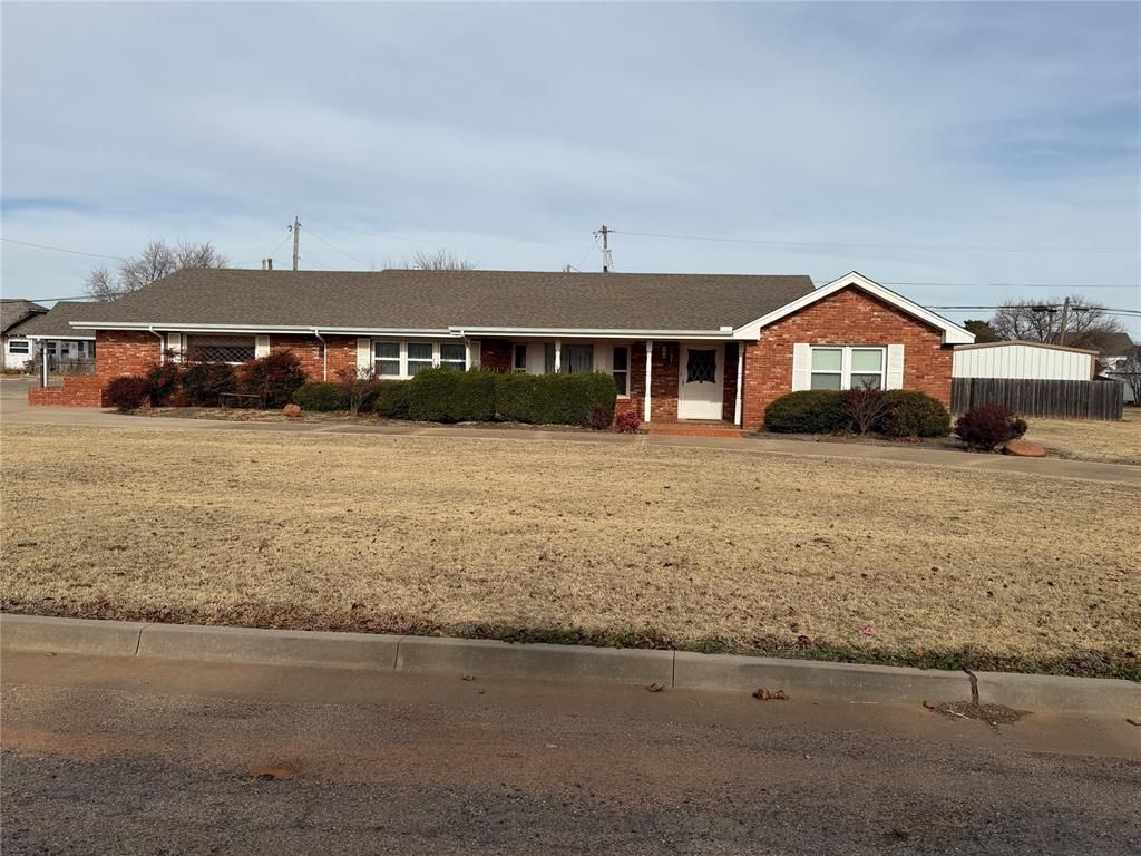 705 E Whitmer, Sentinel, OK 73664