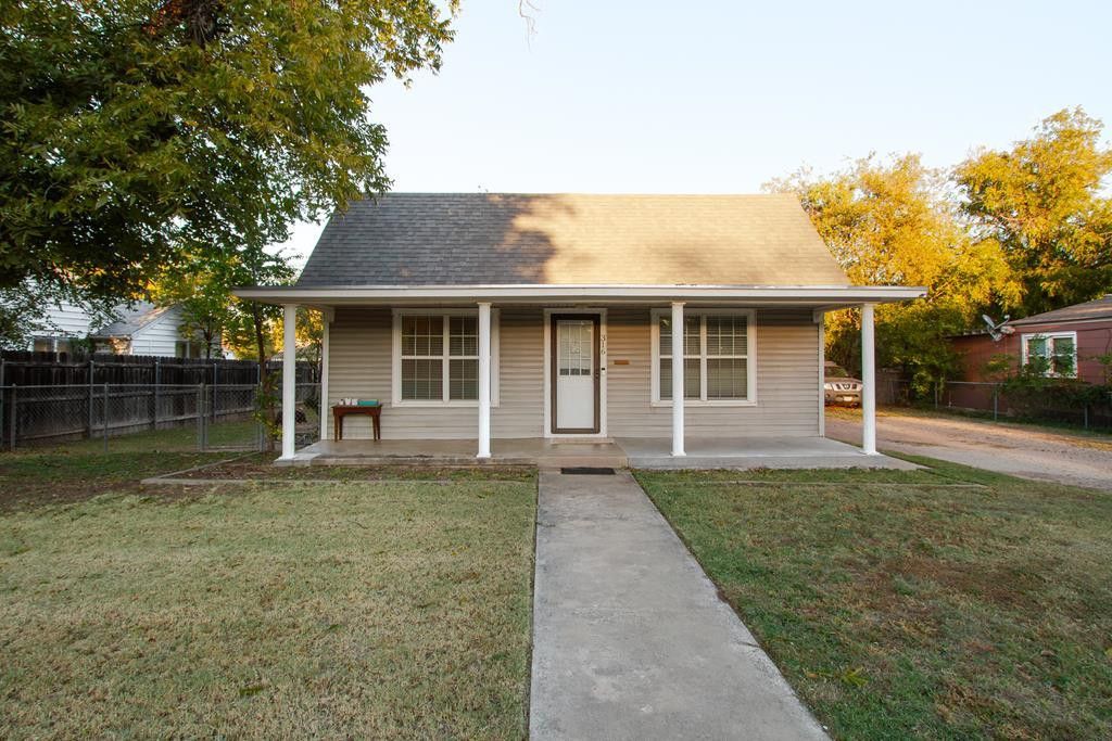 Image 1 of property listing at 316 N Van Buren Street, San Angelo, TX 76901