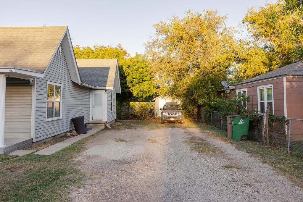 Image 3 of property listing at 316 N Van Buren Street, San Angelo, TX 76901